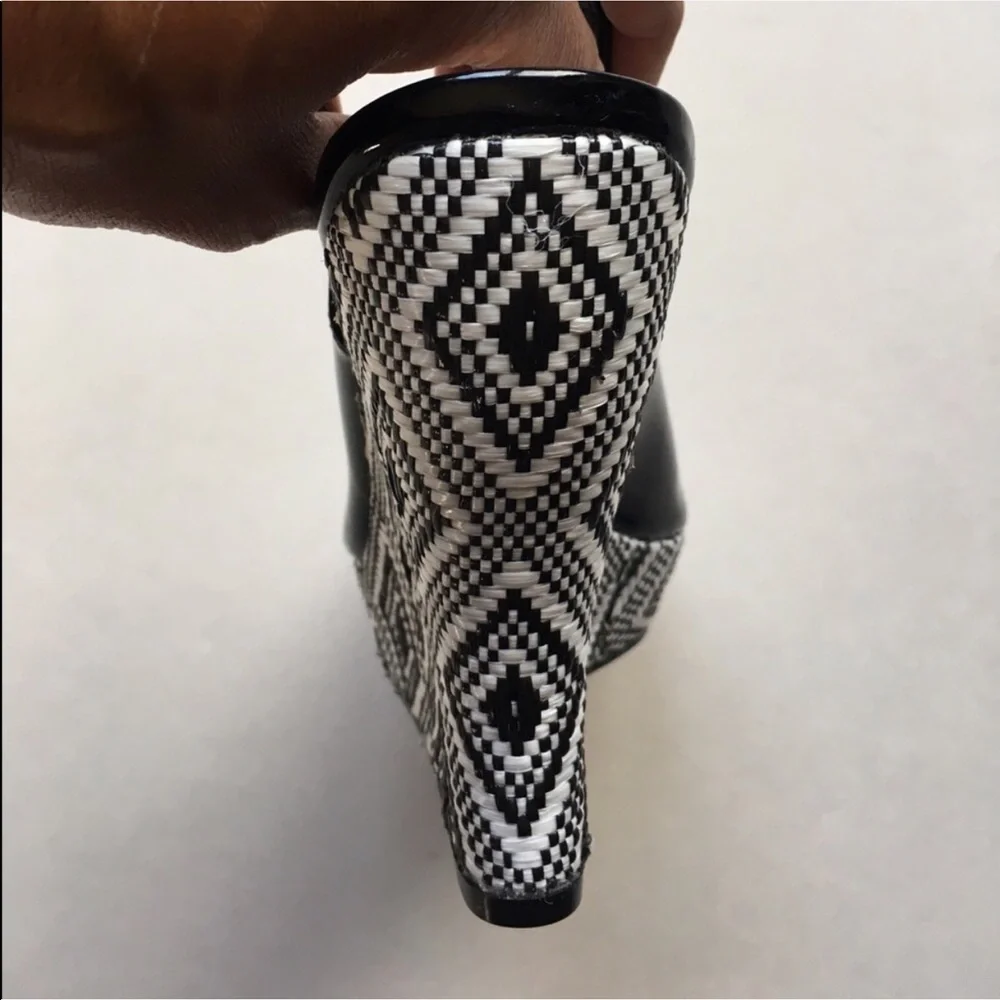 🆕 Audrey Brooke Black & White Wedge